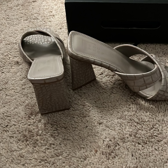 Shu Shop Eartha Taupe Croco heels - Picture 5 of 5